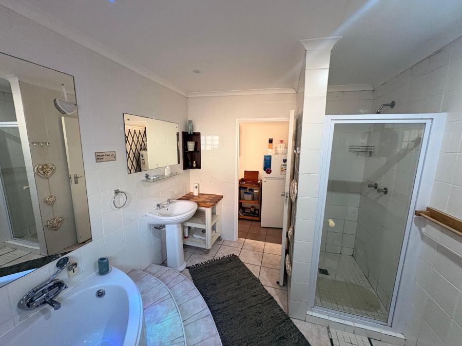 4 Bedroom Property for Sale in Fraaiuitsig Western Cape